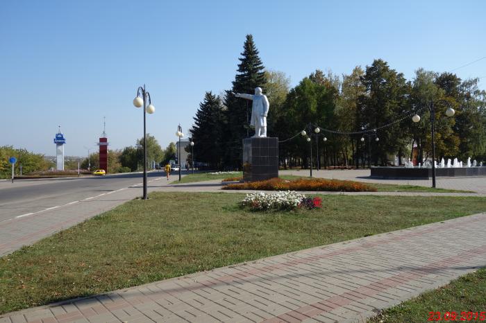 Площадь ленинского городского округа. Площадь города Данков Липецкой области. Площадь Ленина Данков. Данков площадь города. Аллея героев в Данкове.