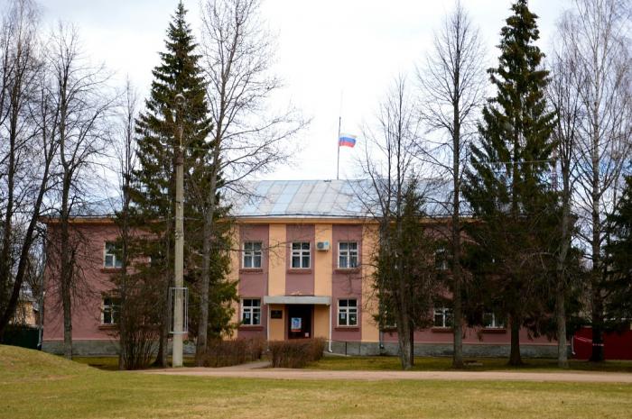 Холмский муниципальный район. Город холм Новгородской области. Холм Новгородская область площадь Победы. Город холм площадь Победы. Администрация Холмского муниципального района.