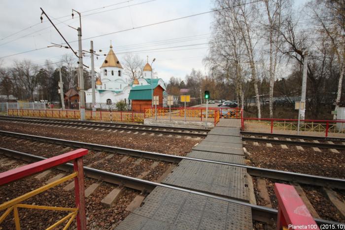 Поселок правдинский. Станция Правдинская. Посёлок Правдинский Пушкинский район Московская область ЖД станция. Путепровод в Правдинском Пушкинский район. Переход через железнодорожные пути на туристской.