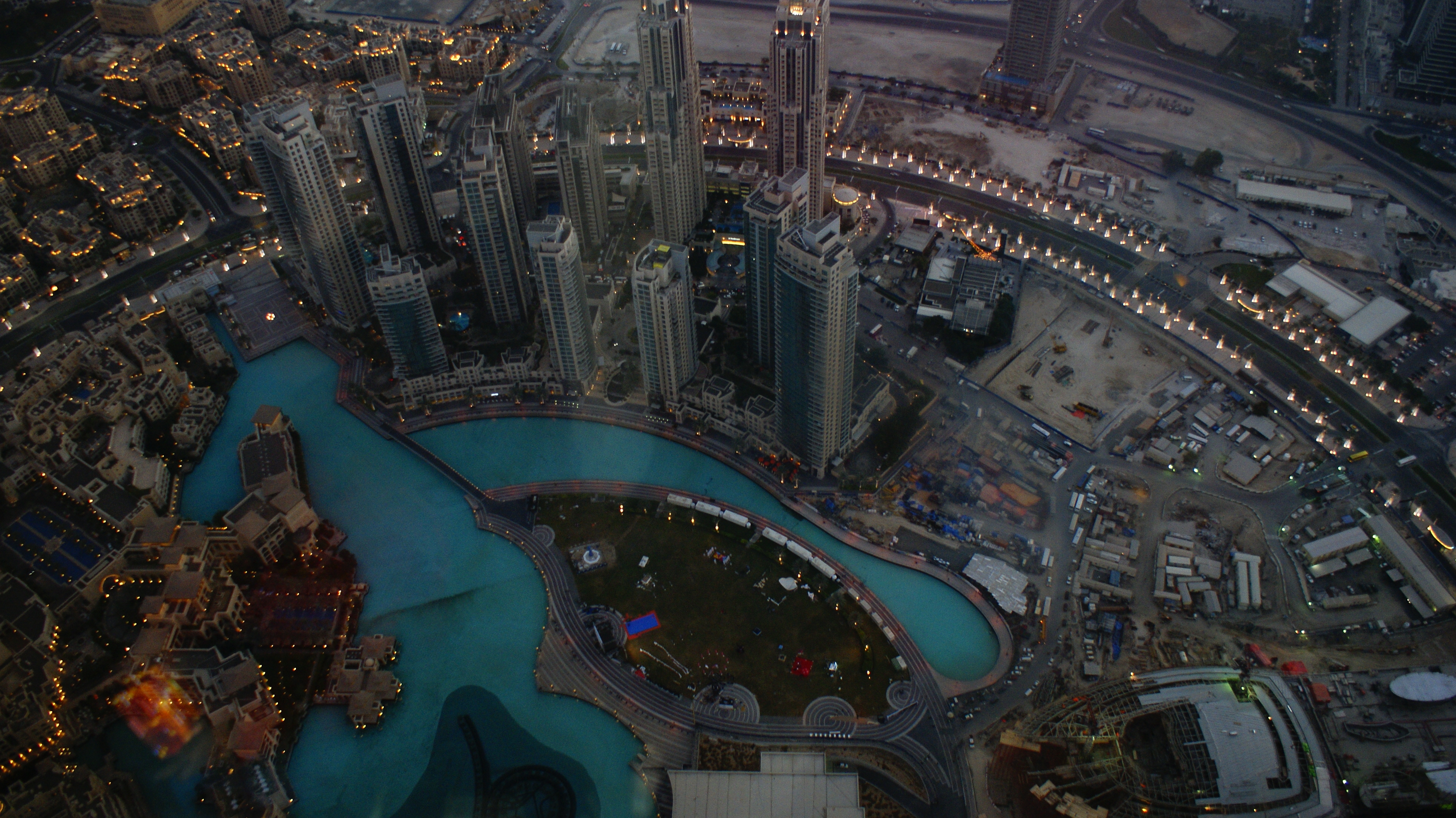 Дубай сити центр. Бурдж Халифа 2023. Imperial Avenue Дубай. Дубай район в центре. БЦ В Дубае.