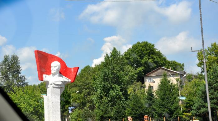 Лучегорск приморский. Памятник Ленину в Лучегорске. Лучегорск достопримечательности. Лучегорск Центральная площадь. Памятники Лучегорск Приморский край.