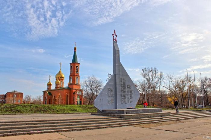 Энгельс без. Энгельс достопримечательности вечный огонь. Исторические достопримечательности Энгельса. Энгельс Стелла вечный огонь вид сверху. Павлоградка достопримечательности Стелла.