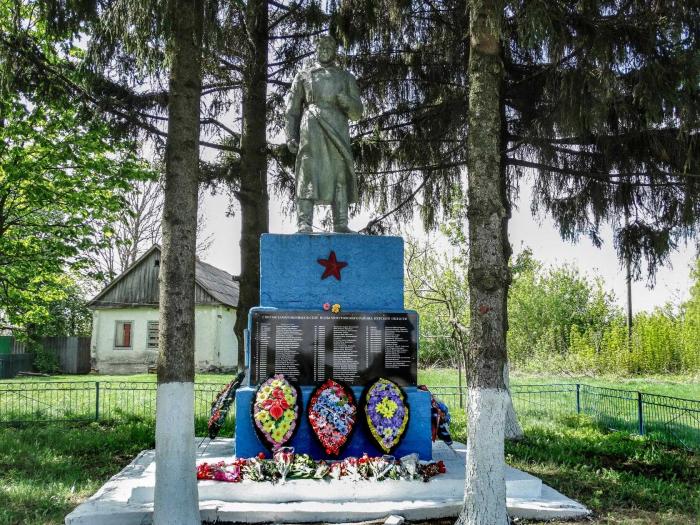 Погода в хомутовке курской. Курская область Хомутовский район. Курская область Хомутовский район село Петровское. Хомутовский район мемориал. Курская область Хомутовский район село Жеденовка.