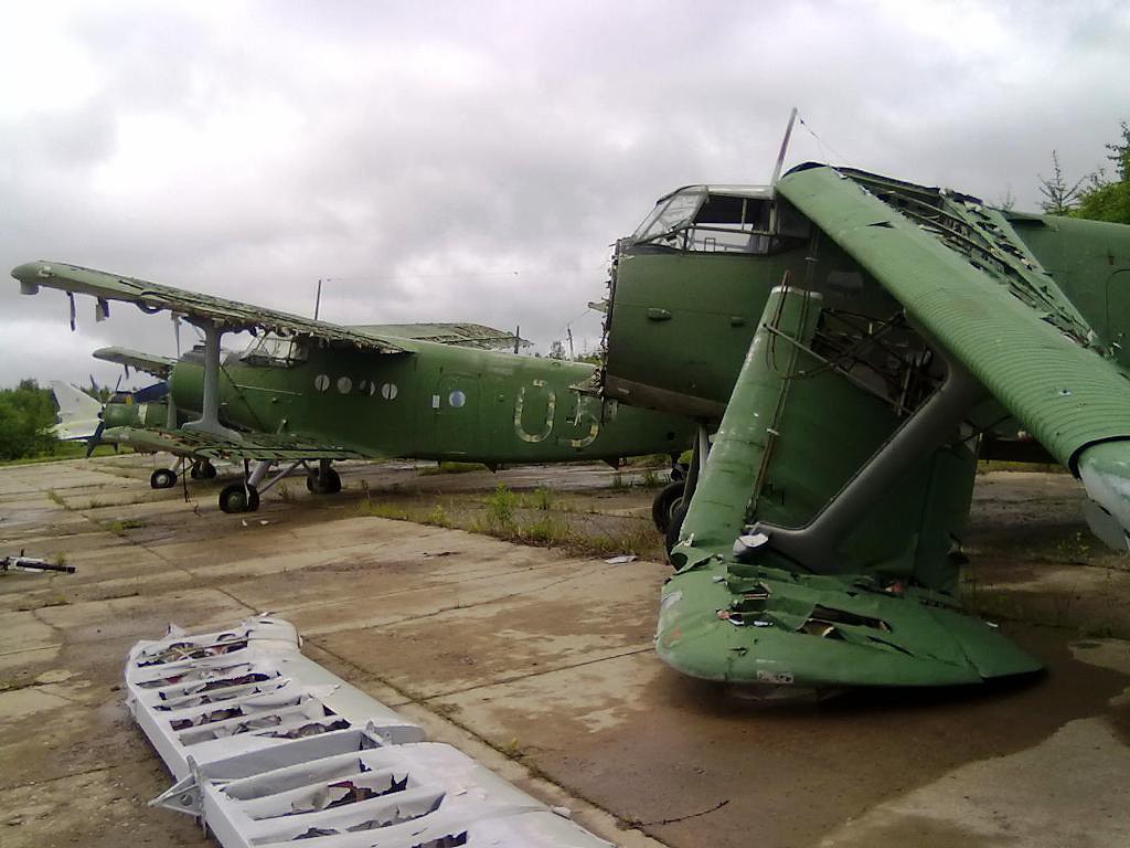 Монгохто аэродром. АН-2 на стоянке. АН 2 аэродром Барановский. АН 2 Тула. АН-2 Тула 1997.