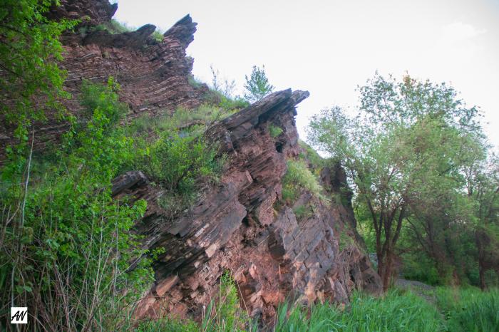 Геологические памятники природы. Скалы в Харцызске. Сосновский геологический памятник. Рог на скале. Река Крынка скалы на Гедре.