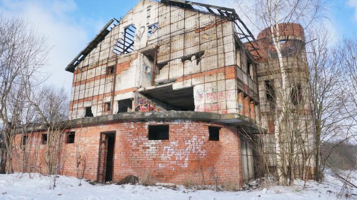 Село пер. Заброшенные здания красного села. Заброшенный замок красное село. Красное село заброшенный дом. Заброшенные стройки СПБ.