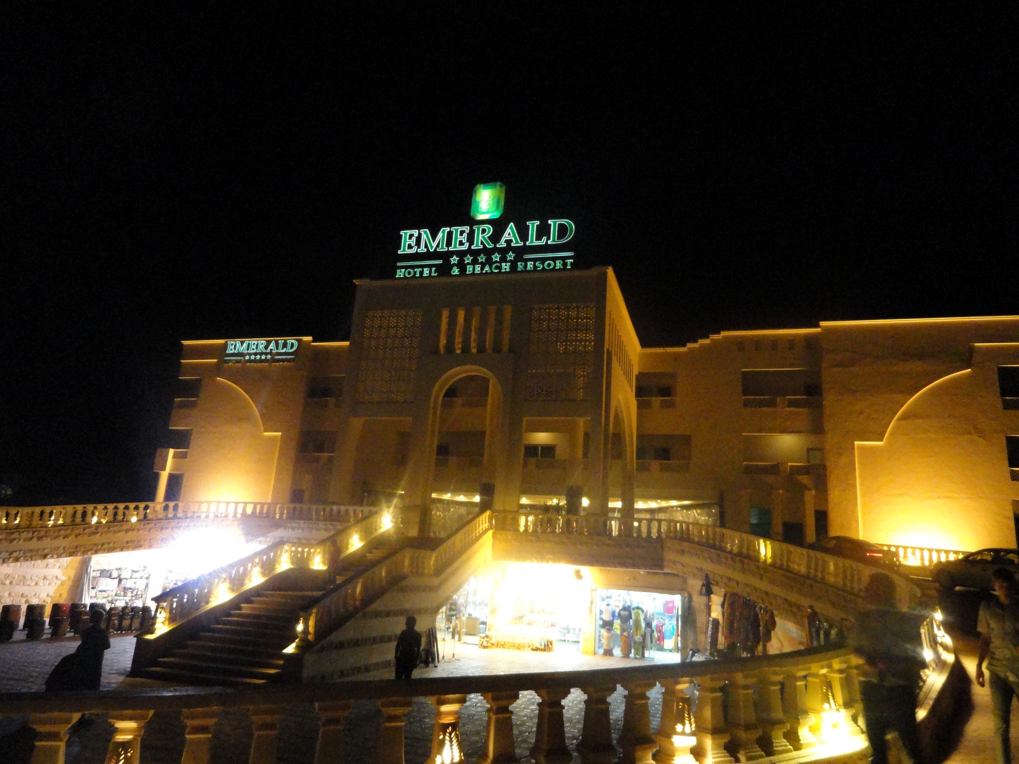 Hurghada city. Хургада Сити центр магазин. Хургада площадь. Список магазинов в Хургада Сити центр. Диснейленд в Египте Хургада.