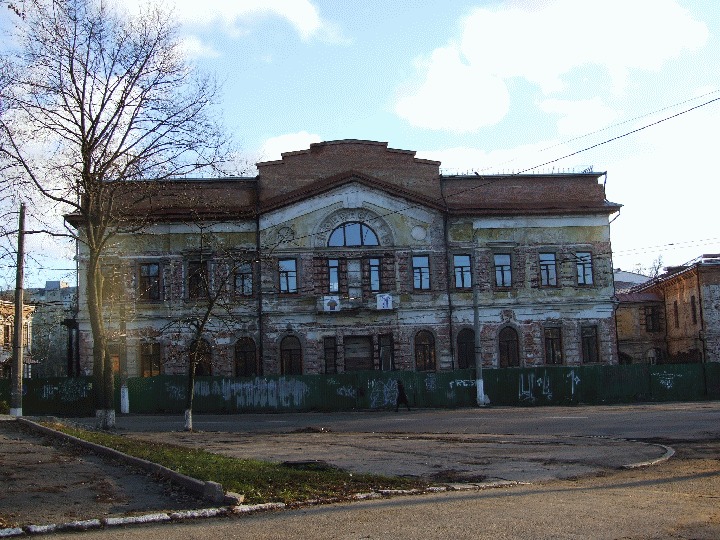 Дворец творчества сумская. Усадьба Харитоненко Сумы. Особняк Харитоненко на Софийской. Дом дача Харитоненко памятник архитектуры. Город Сумы старые здания.