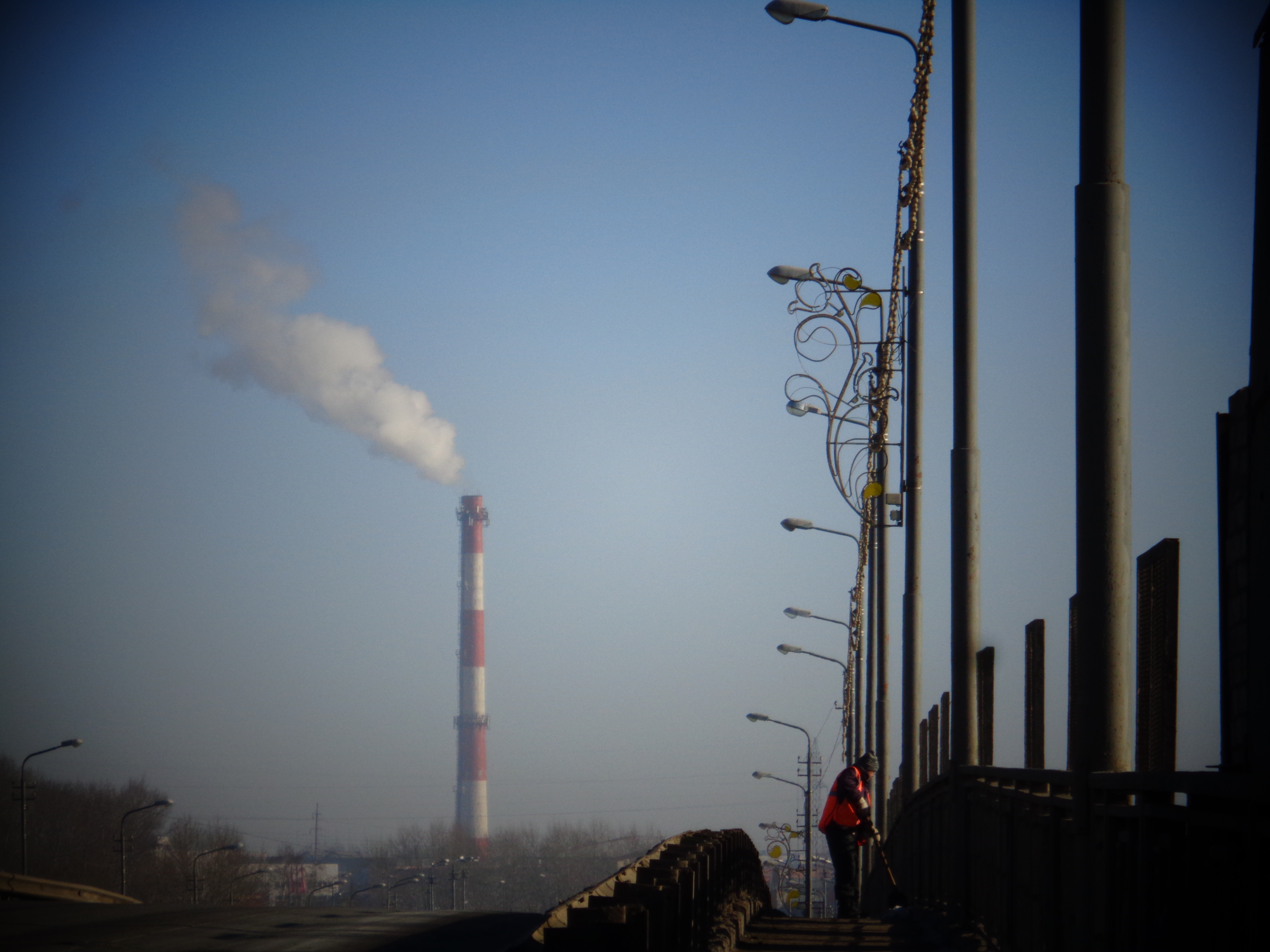 Череповец трубы. Волгоград дымовая труба 1989. Череповец трубы. Череповец трубы дымят. Череповец трубы.