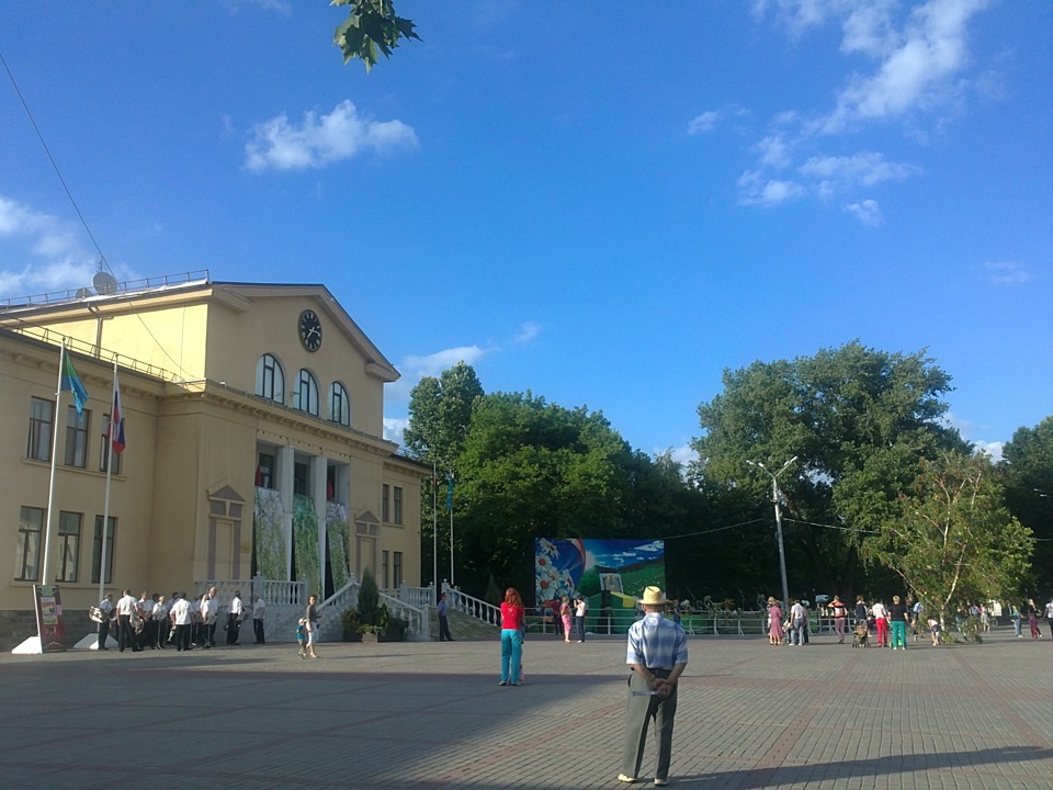 Славянск на кубани краснодарский край. Площадь города Славянск на Кубани. Славянск Краснодарский край. Кубань Славянск-на-Кубани. Город Славянск на Кубан.