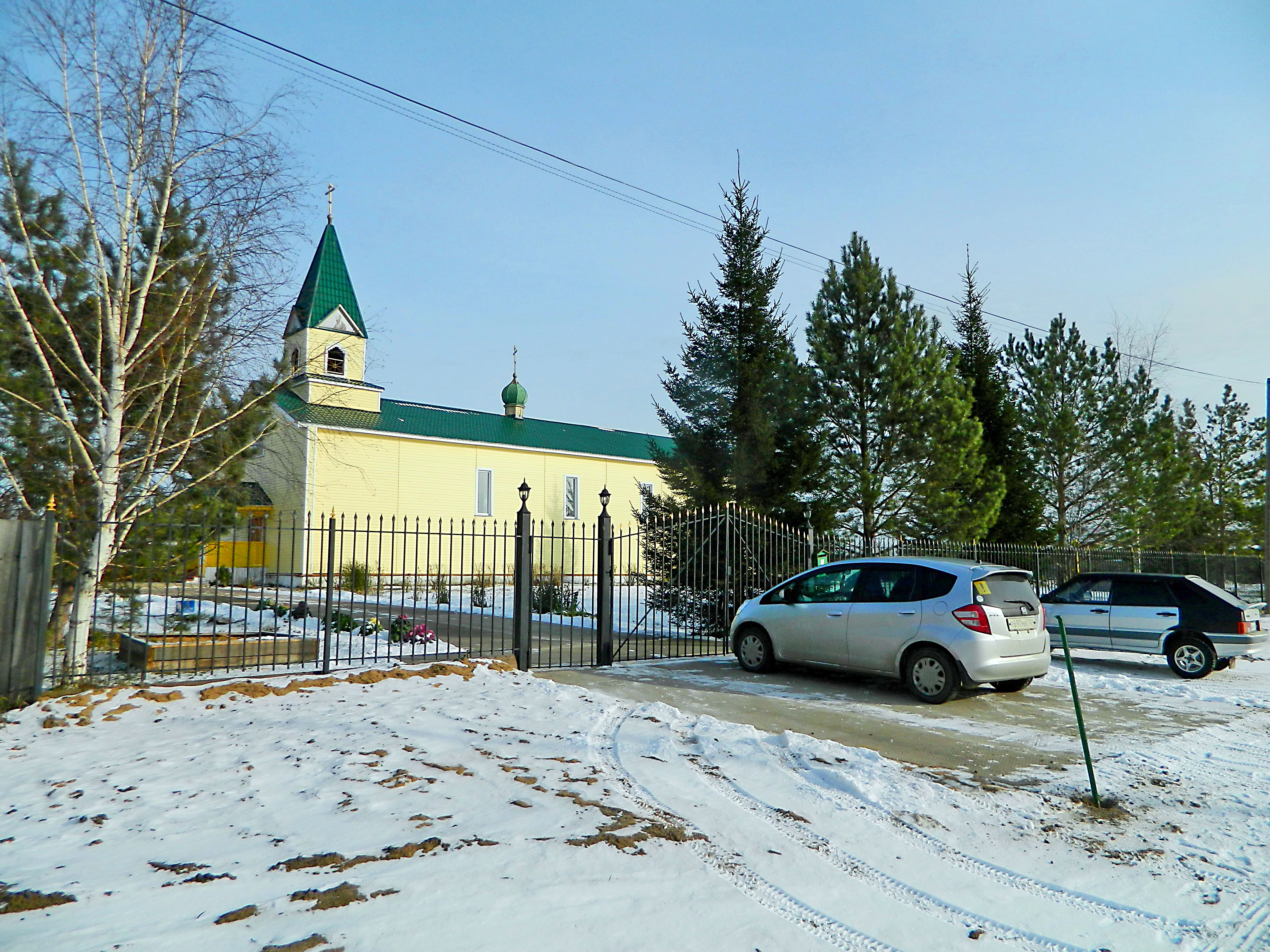 Стрелка лесосибирск. Храма святых апостолов Петра и Павла п. стрелка г. Лесосибирска. Лесосибирск Церковь больница. Храм св. Луки Лесосибирск. П стрелка г Лесосибирска больница.