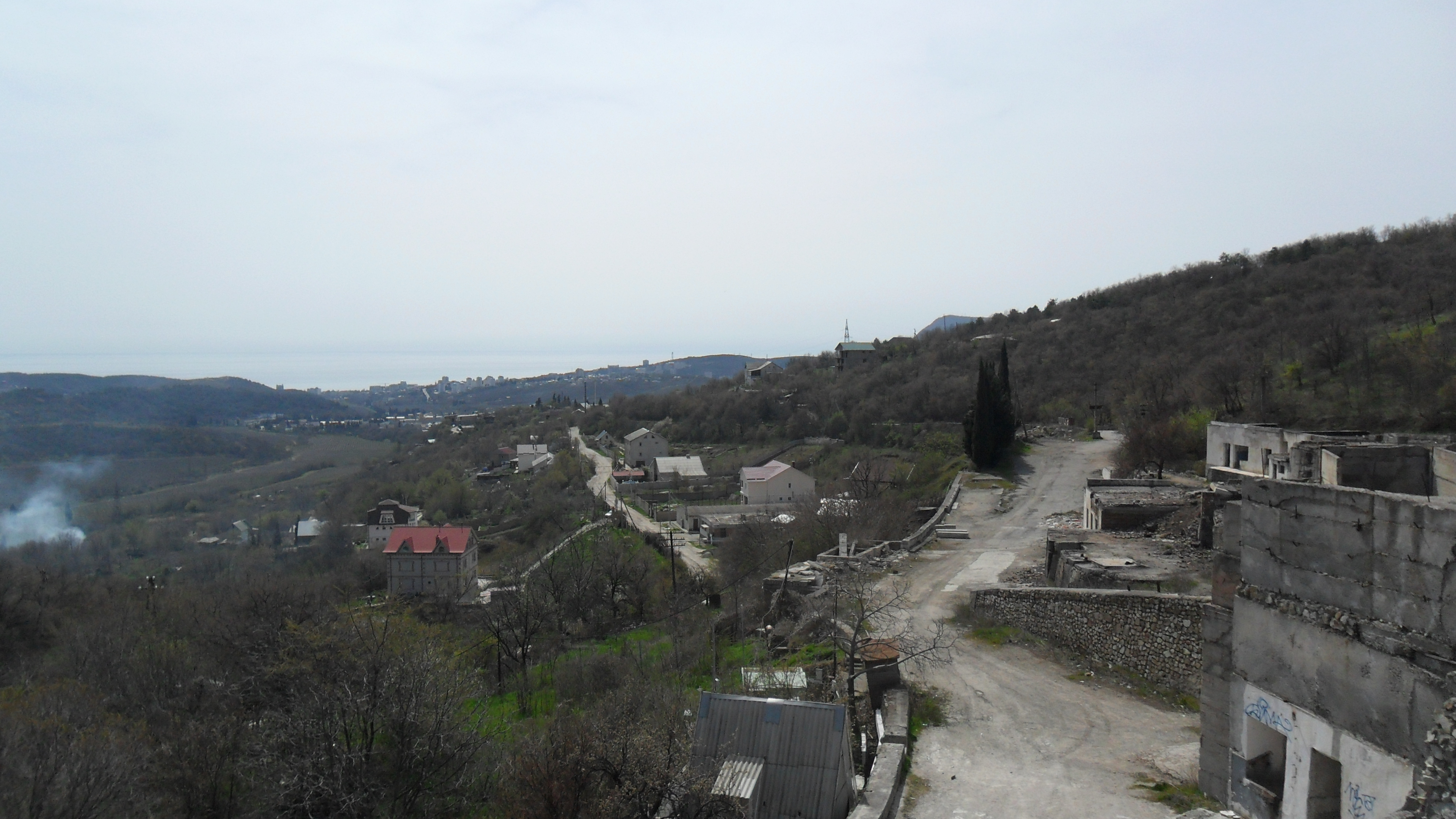 Кутузовка. Верхняя Кутузовка Алушта. Крым верхняя Кутузовка кладбище. Утес Кутузовка.