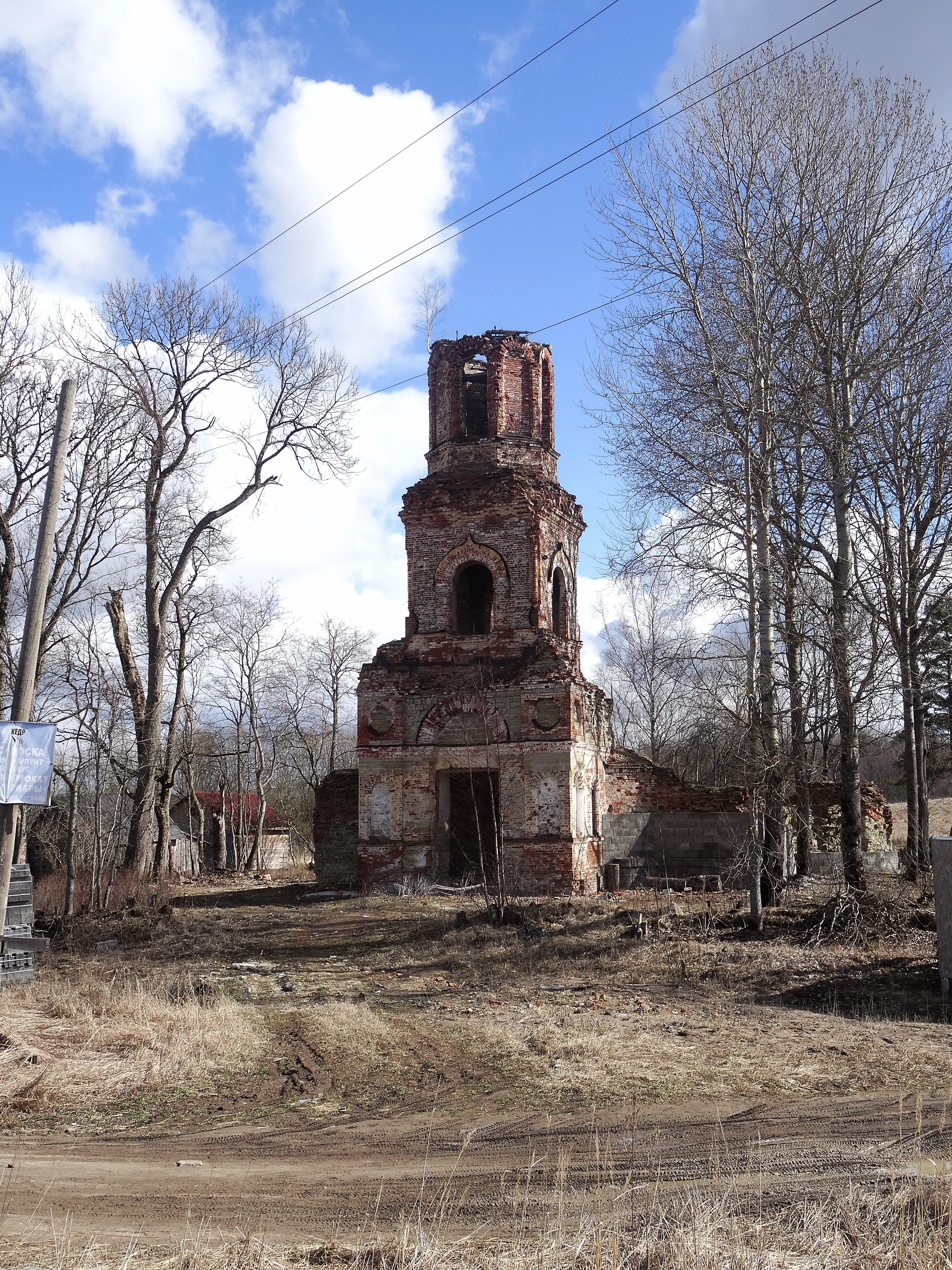 Лопухинское сельское поселение. Деревня Медуши Ломоносовский район. Парк усадьбы Воронцова Медуши. Церковь Троицы Живоначальной в деревне Медуши. Старые Медуши Ломоносовский район.