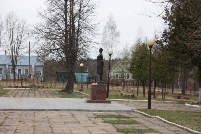 Zoya Kosmodemyanskaya Monument Petrishchevo Zoya Kosmodemyanskaya Monument Petrishchevo