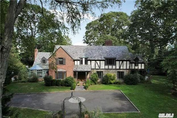 Larry N. Jackson Residence - Flower Hill, New York