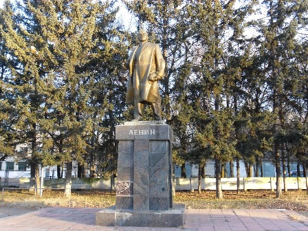село амурзет еврейской автономной. монумент российско-китайской дружбе в еао. амурзет. амурзет. село амурзет октябрьский район еврейская автономная река амур.