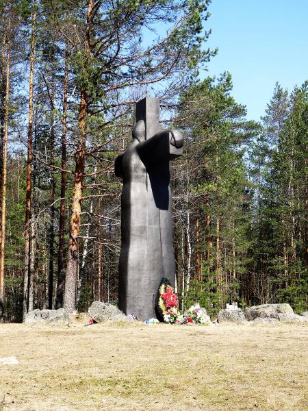 Питкяранта ленина. Крест скорби Питкяранта. Памятник в Карелии финской войне. Мемориал советско-финской войне. Мемориал Питкяранта.