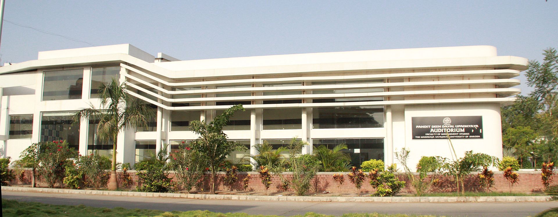 Pandit Din Dayal Upadhyay Auditorium - Vadodara | educational building