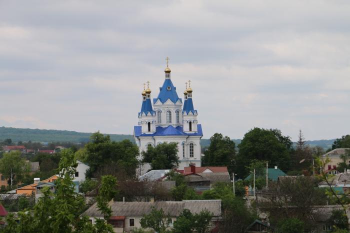 Георгиевский храм подольск. Георгиевский собор (Каменец-Подольский). Православные храмы Каменецк Подольска. Костел Каменец-Подольский монах. Свято-Георгиевский собор Каменец-Подольский вид сверху.