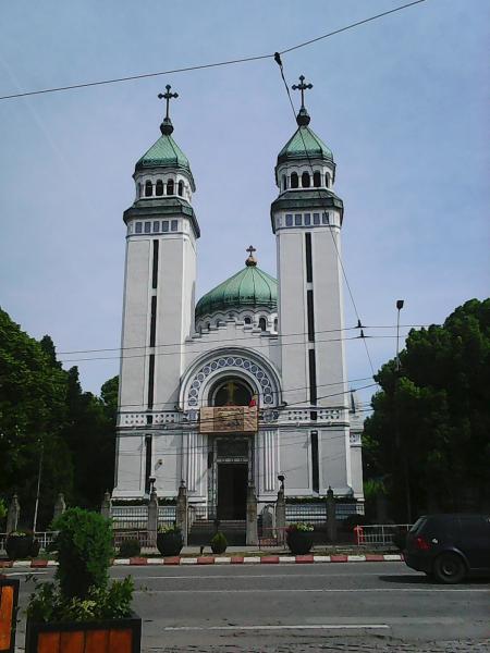 Catedrala Ortodoxă Sfinţii Arhangheli Mihail şi Gavril