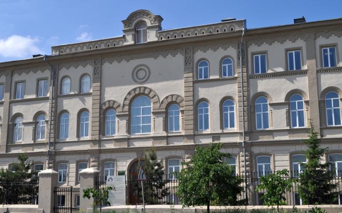 Колледжи в Жовтневом районе Луганска