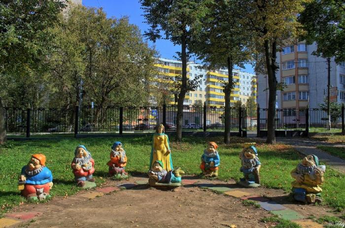 Ногинский городской. Аллея героев Ногинск. Сквер Ногинск. Достопримечательности Сертолово аллея сказок. Аллея Металлургов Ногинск.