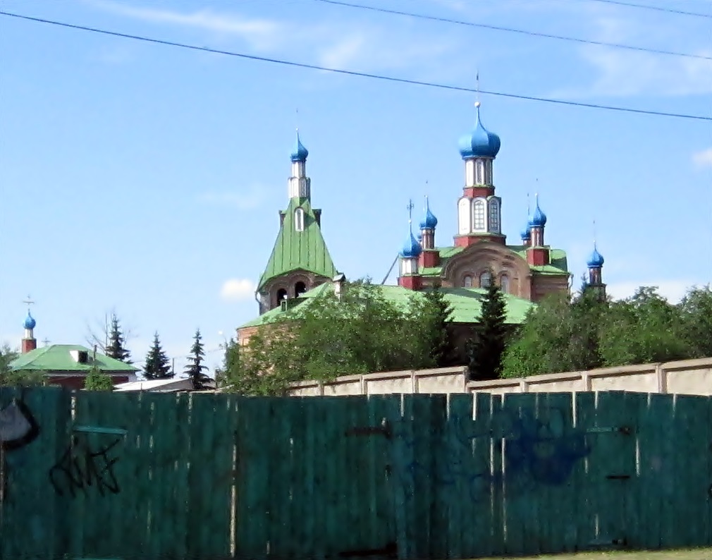 Церковь черногорск. Храм Богородицы в Черногорске. Богородице-Рождественский храм Черногорск. Черногорск православная Церковь. Храм Рождества Пресвятой Богородицы Черногорска купола.