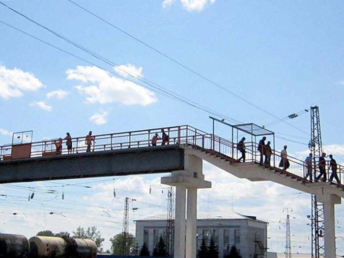 Иркутск абакан жд. Мост ЖД Абакан. Пешеходный мост через пути верх-Нейвинск. Абаканский мост через Абакан. Пешеходные мосты через ЖД.