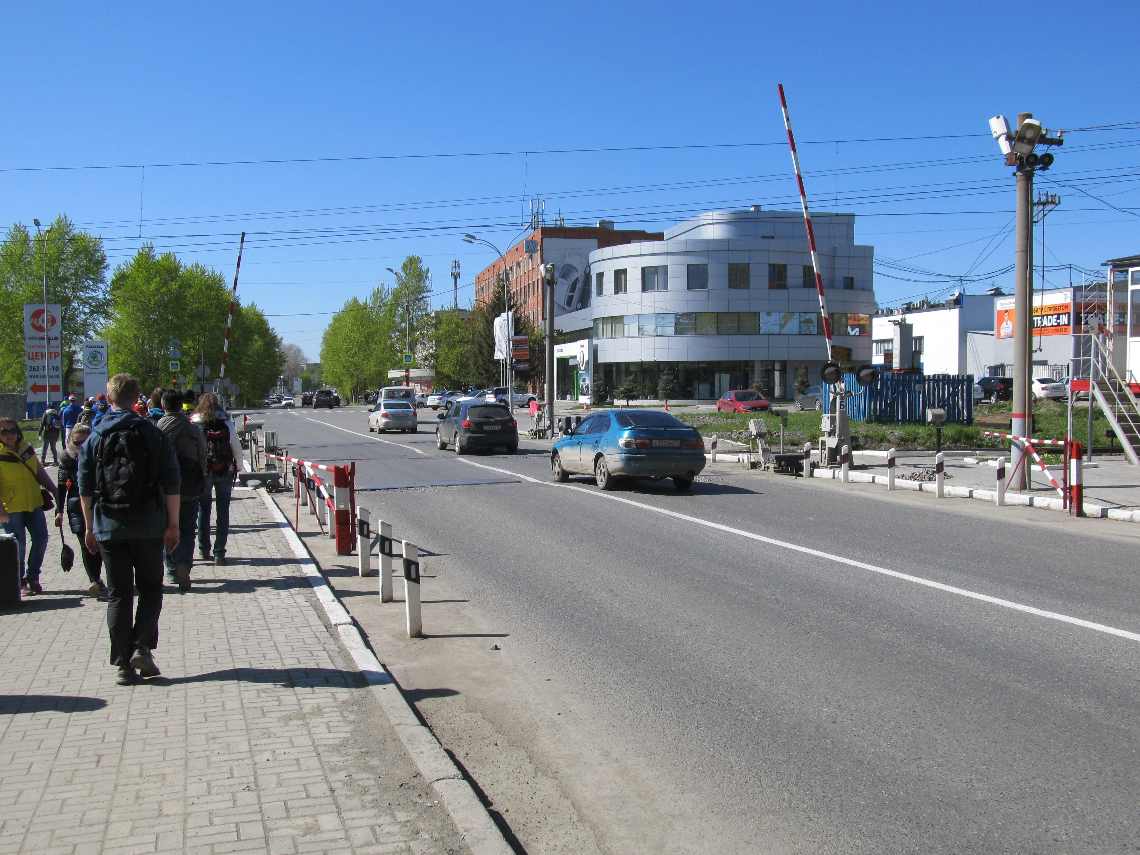 Переехать в екатеринбург. Переезд в Екатеринбург. Екатеринбург Железнодорожный переезд. ЖД переезд Екатеринбург. ЖД переезд Екатеринбург Кольцово.