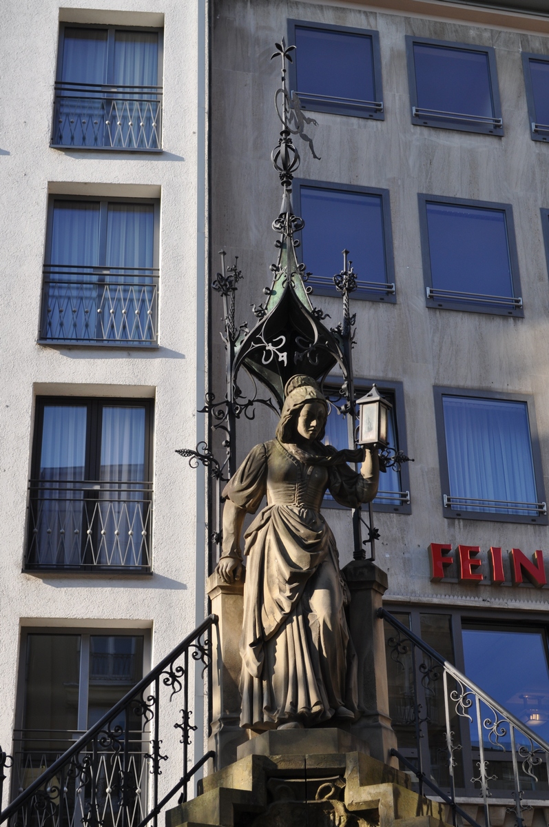 Fountain Heinzelmännchenbrunnen - Cologne