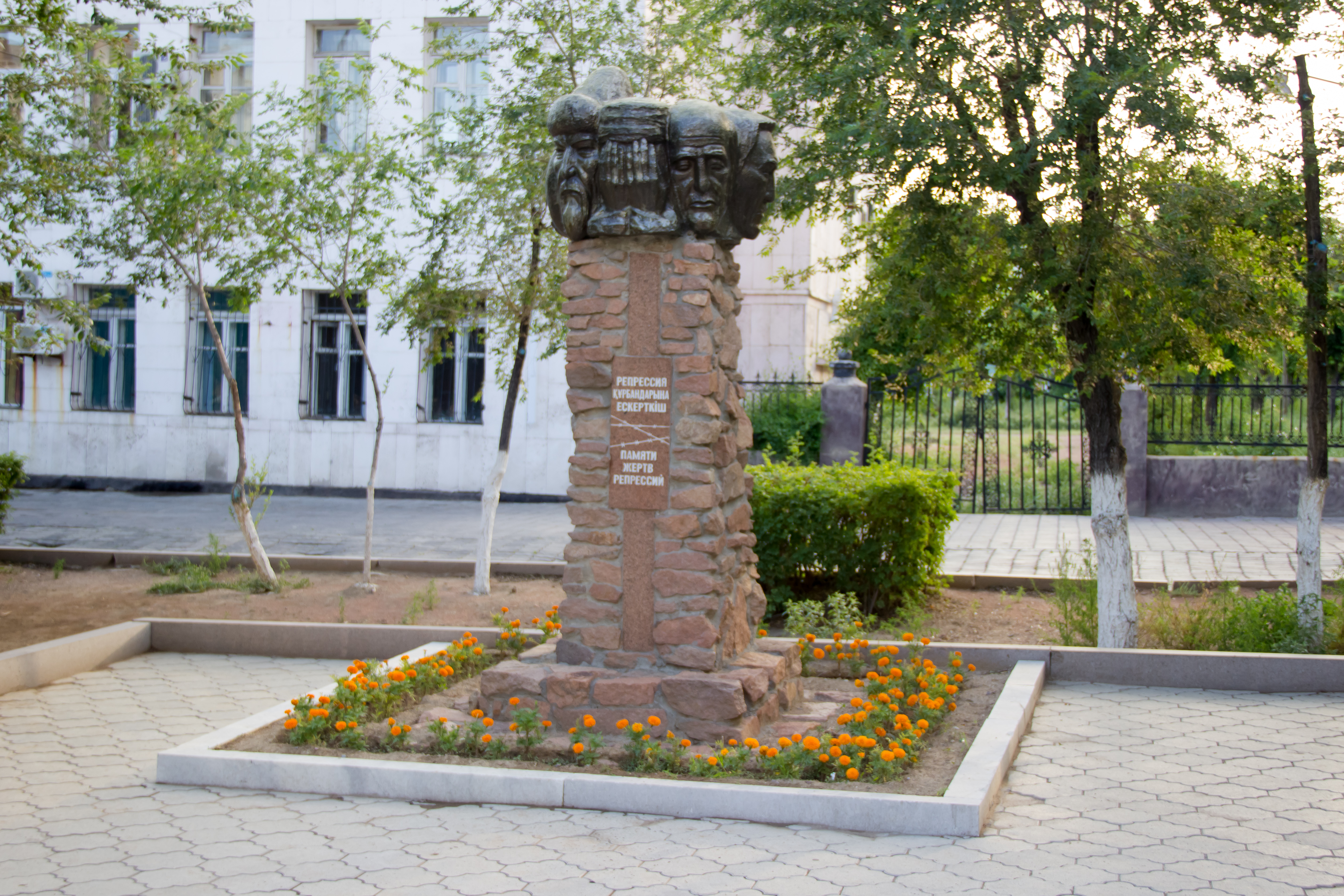 Памятники Балхаш