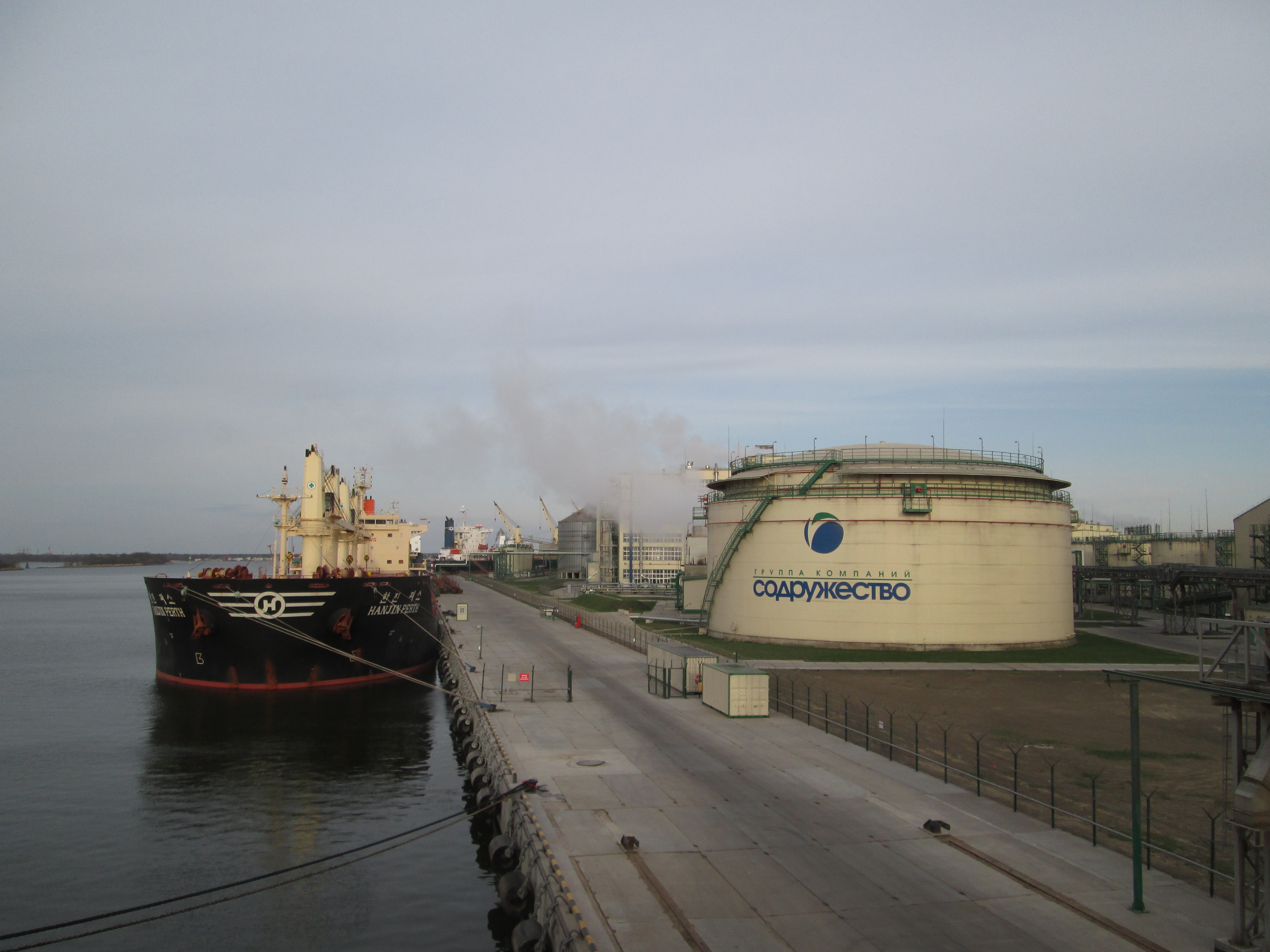 завод содружество калининград. переработка кукурузы. содружество соя. зао содружество соя светлый. кукуруза в зернохранилище.