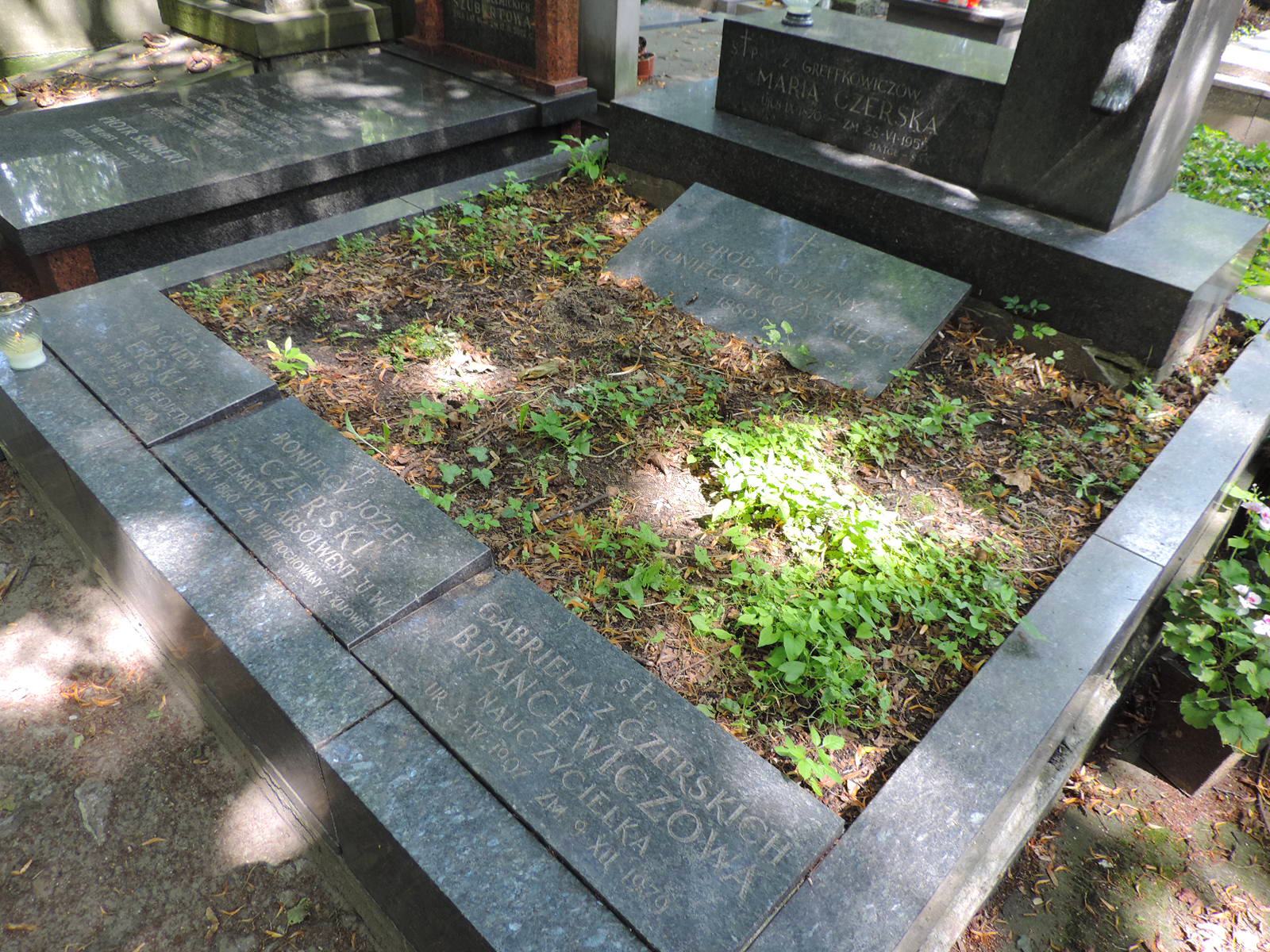 The tomb of Antoni Toczyski - Warsaw