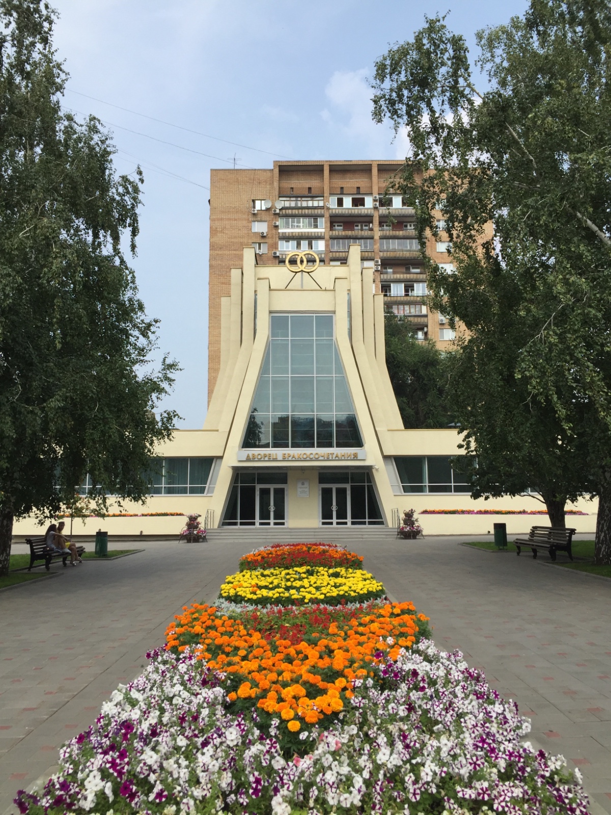 Фото загсов самары. Дворец бракосочетания Самара. ЗАГС Теремок Самара. ЗАГС Самара Молодогвардейская. Дворец торжеств Самара.