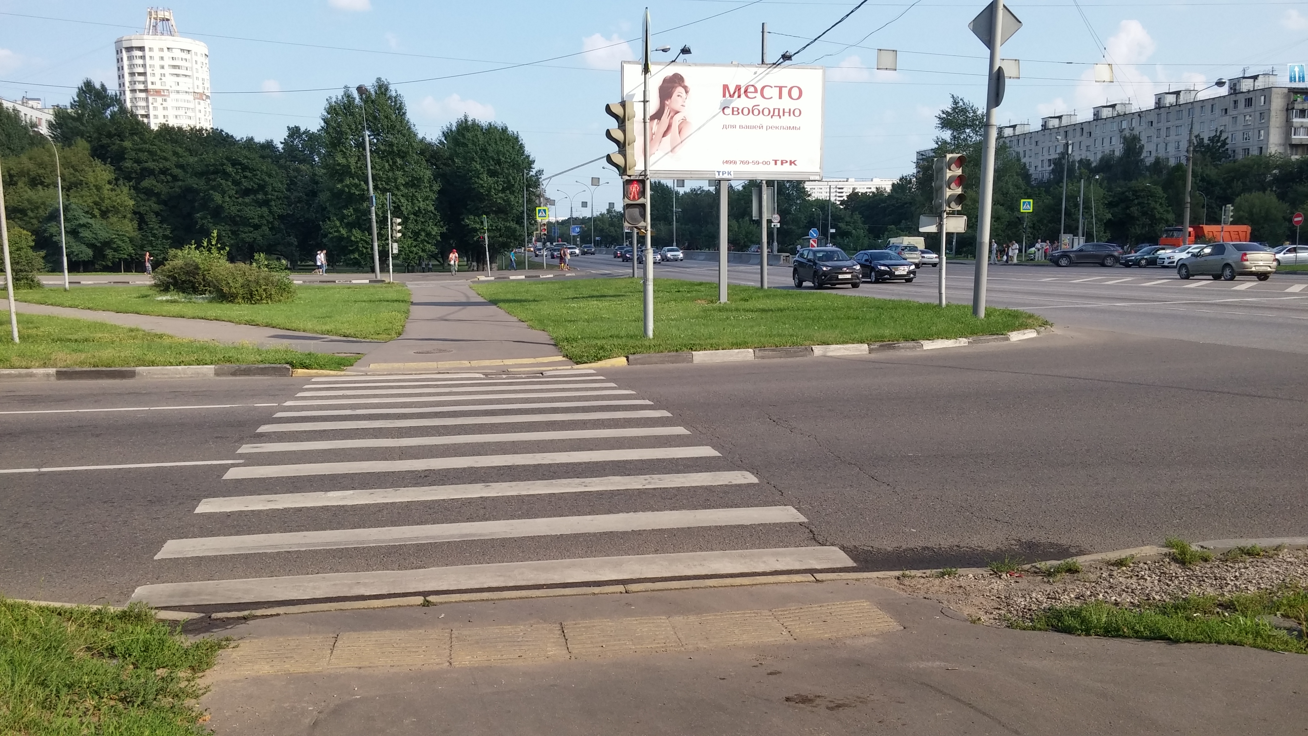 Переходы мкад. Приподнятые пешеходные переходы в Москве. Пешеходный переход на Московском шоссе с народного бульвара.