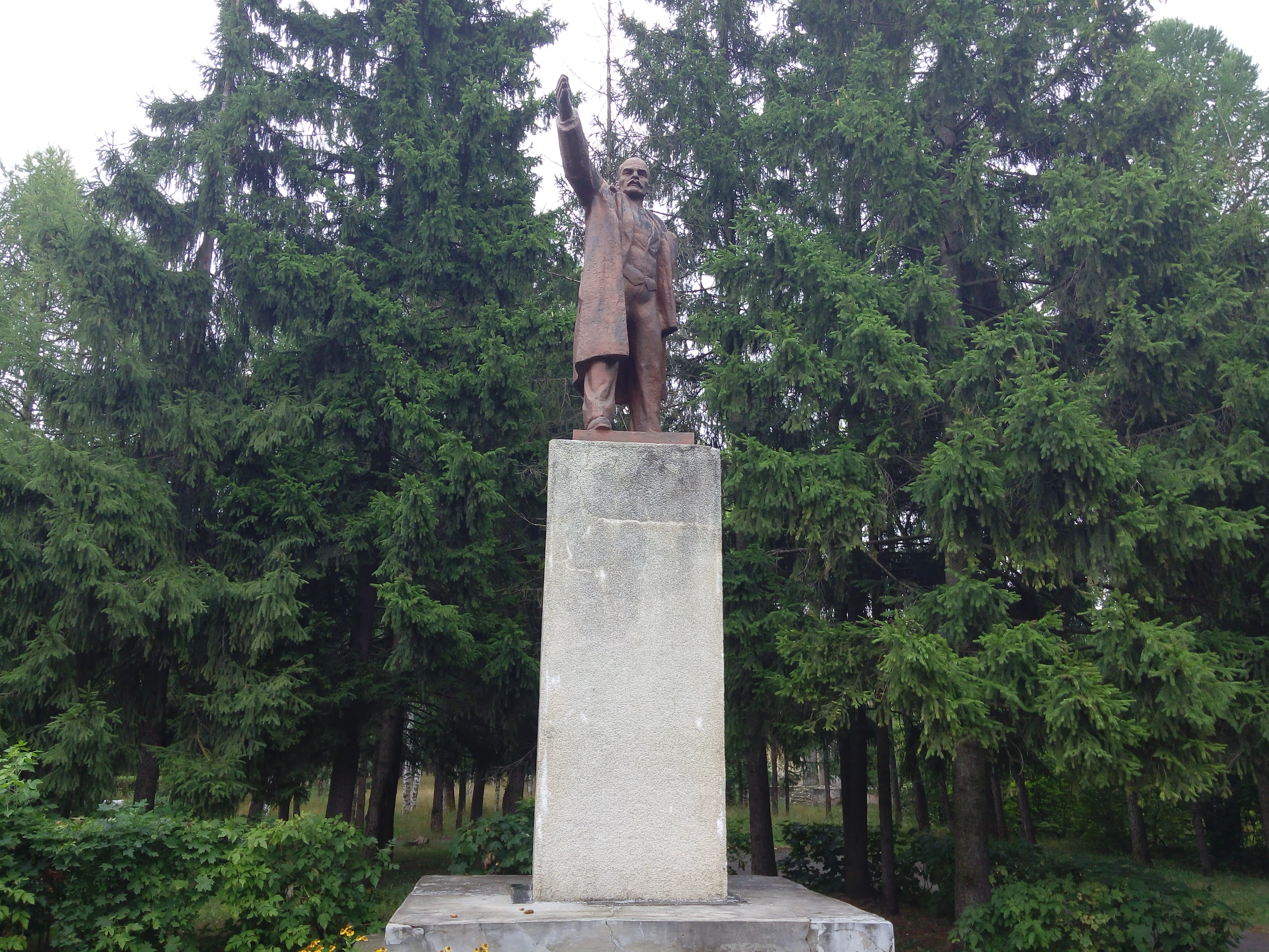 Дзержинск нижегородская область ленина. Памятник Ленину в Дзержинске. Статуя Ленина город Дзержинск.