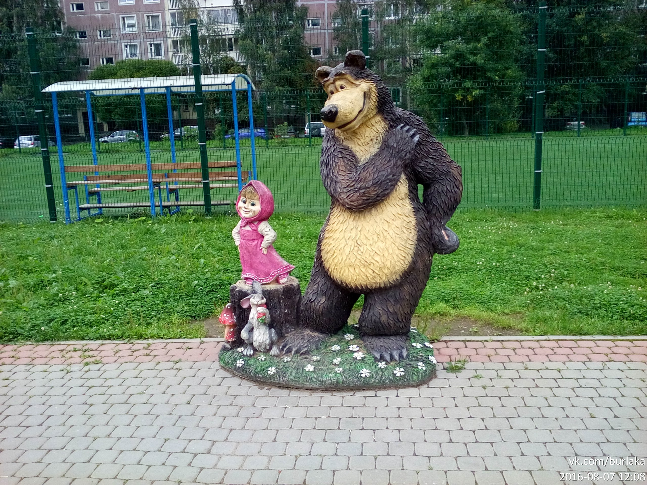 Парки с арт объектом медведь