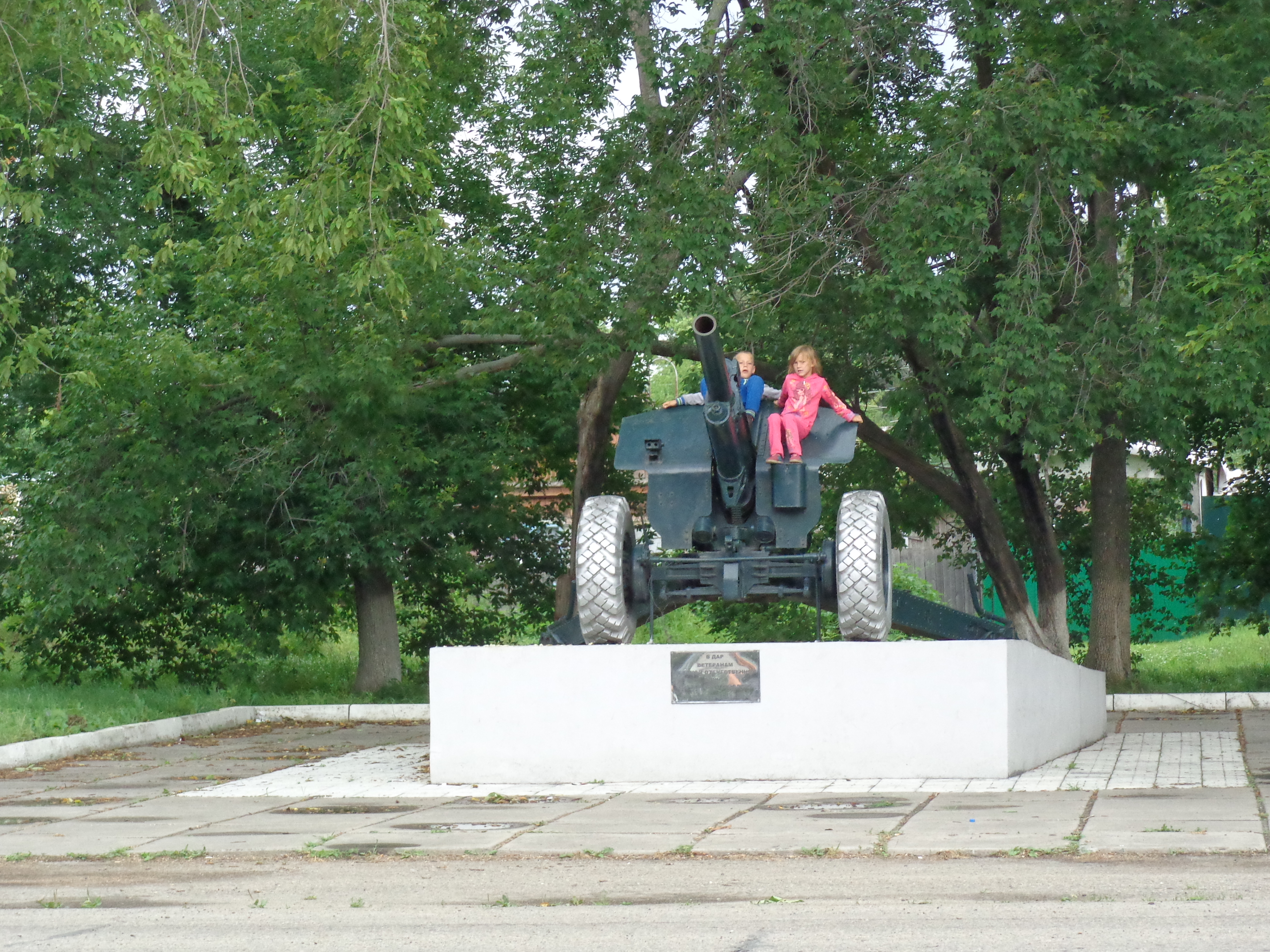 Город лесозаводск приморского. Музей Лесозаводск. Достопримечательности Лесозаводска Приморский край. Достопримечательности Лесозаводска Приморский. Памятник города Лесозаводска черная скала.