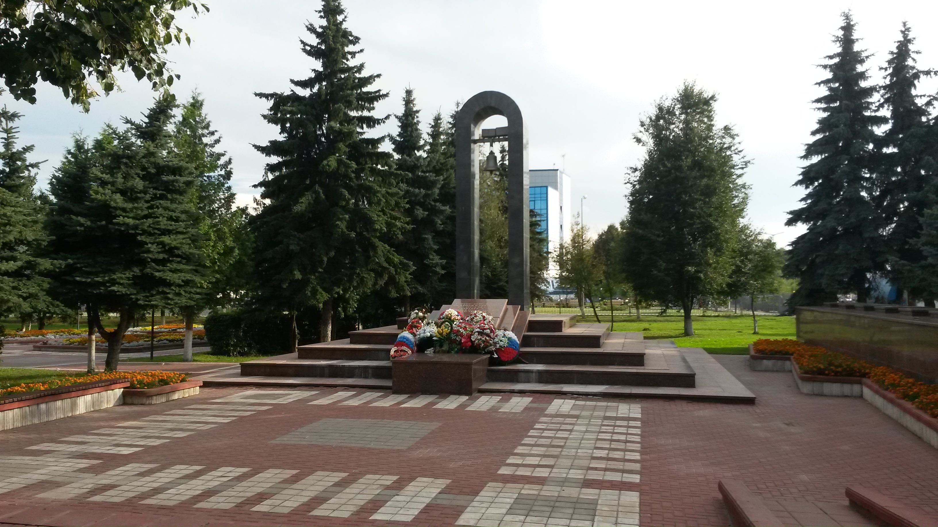 Улицы города чехова. Чехов аллея славы. Памятники в городе Чехов. Памятник погибшим в Великой Отечественной войне в г.Чехов. Город Чехов Стелла.