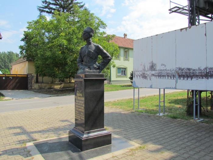 Врангель памятник в ростове. Врангель Петр Николаевич памятник. Памятник барону Врангелю. Сремски-Карловцы Врангель. Памятник Врангелю в Сербии.