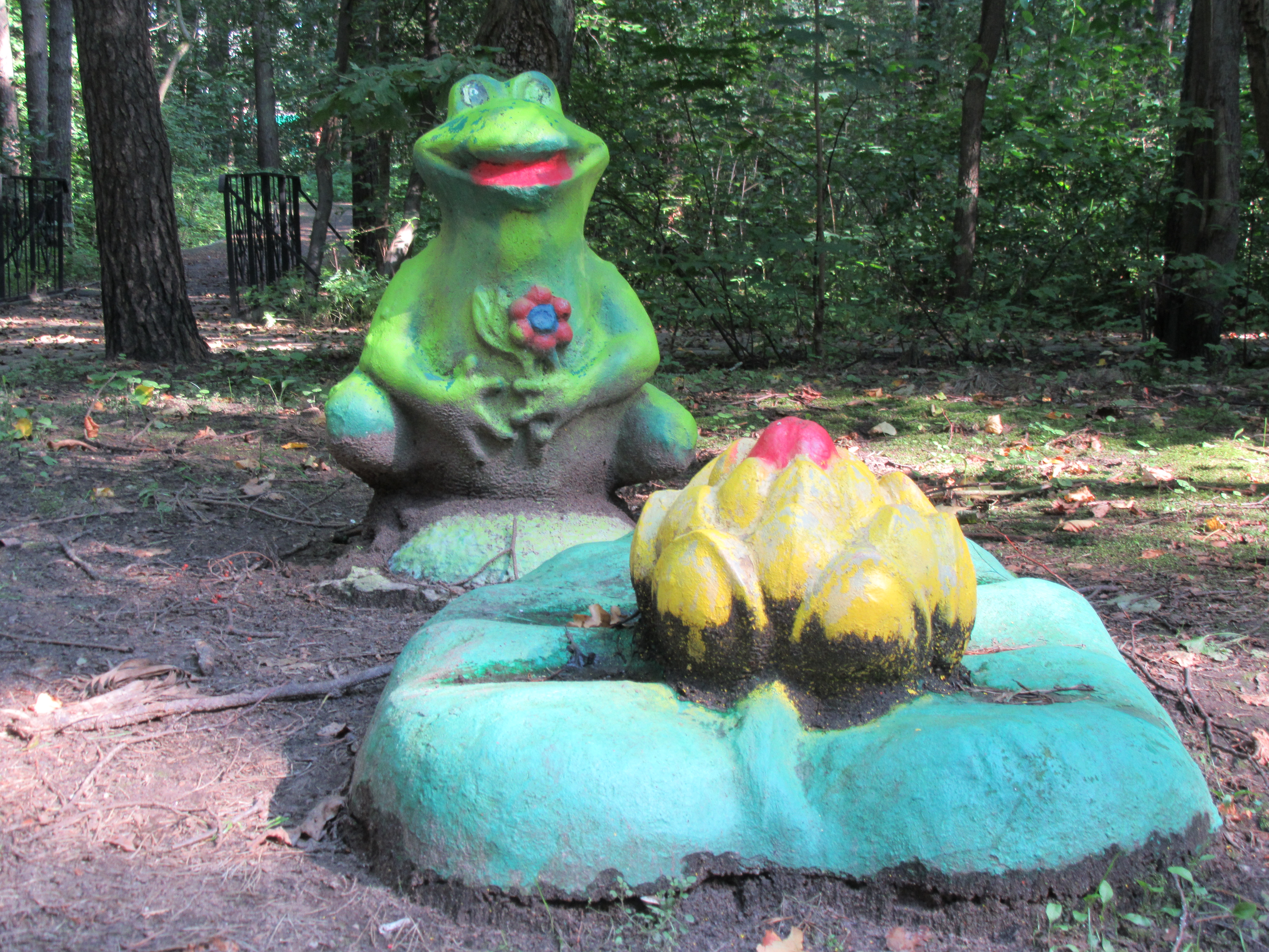 памятник лягушке в санкт-петербурге чесменский дворец. питер памятник лягушке в спб. жаба спб. памятник лягушке в питере. лягушка кика в санкт-петербурге.