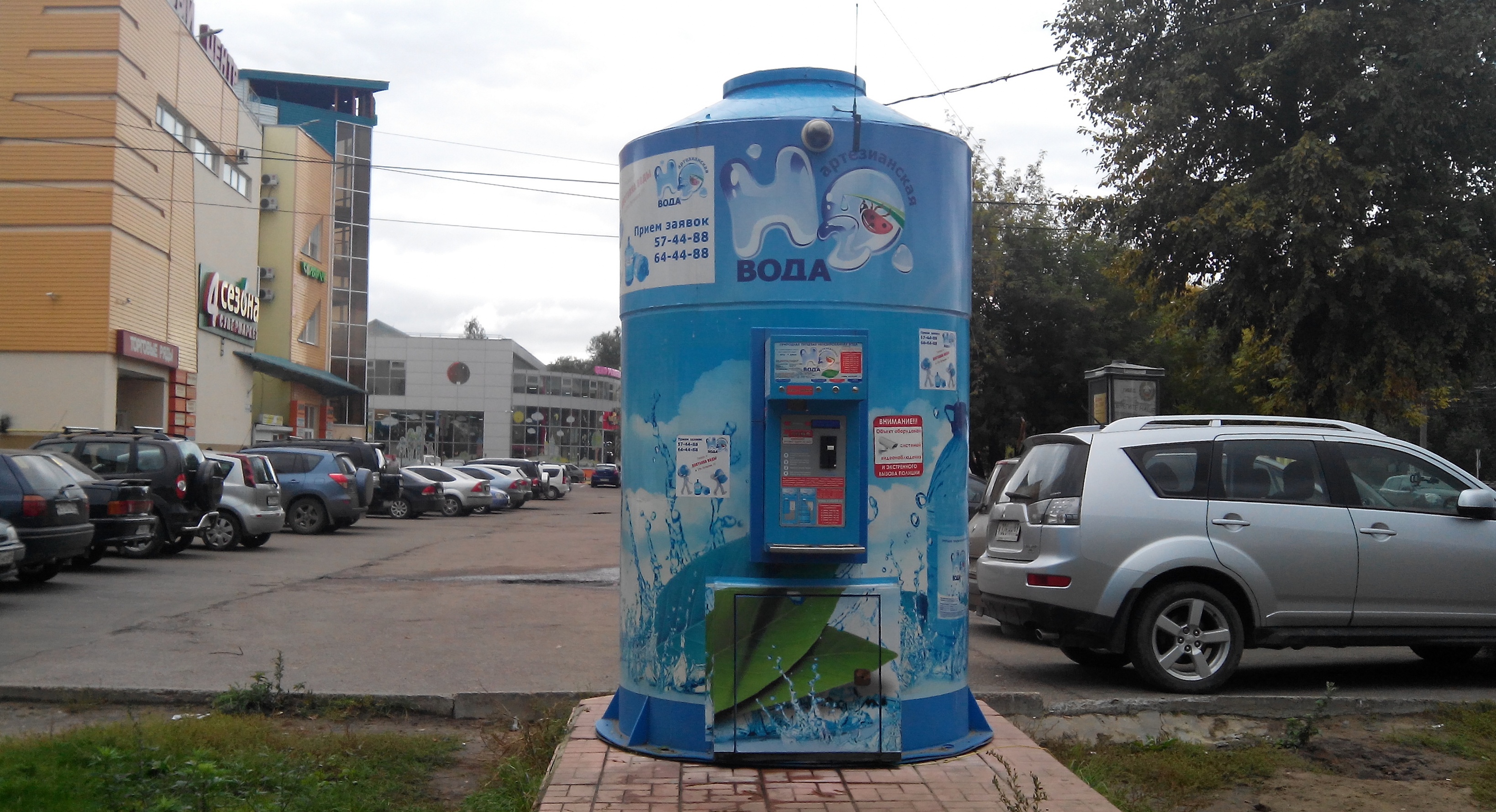 Заказать воду тверь. Уличные аппараты по розливу питьевой воды. Артезианская вода автоматы. Автомат по продаже воды. Автомат по розливу воды.