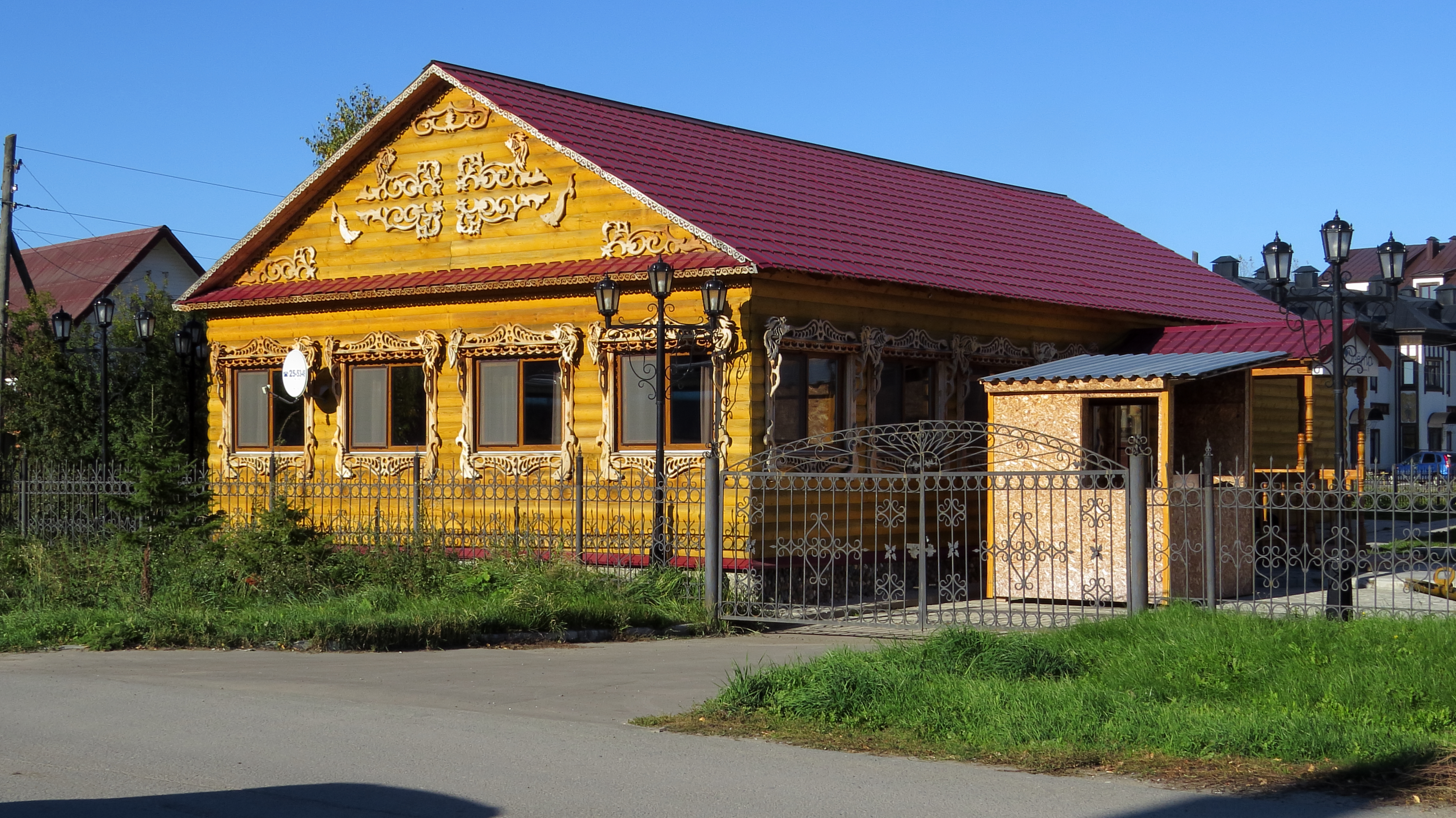 Типичный тобольск. Революционная улица Тобольск. Тюменская область, Тобольск, Революционная ул., 11. Административные здания Тобольск. Тобольск Революционная 8.