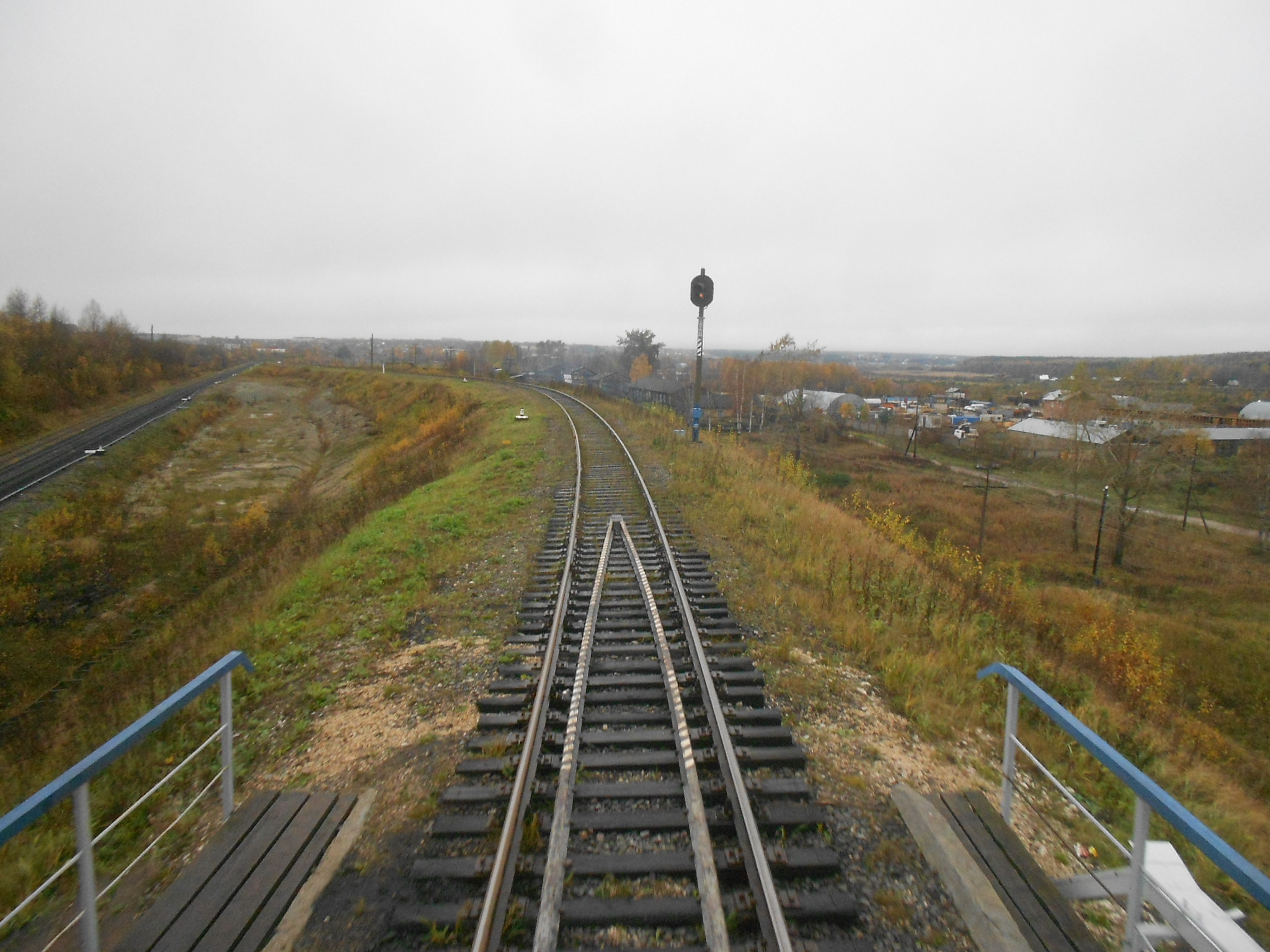 Станция сосногорск. Железнодорожный мост Сосногорск. Сосногорск, мост-путепровод. Железнодорожный мост через город Сосногорск. Путепровод Сосногорск.