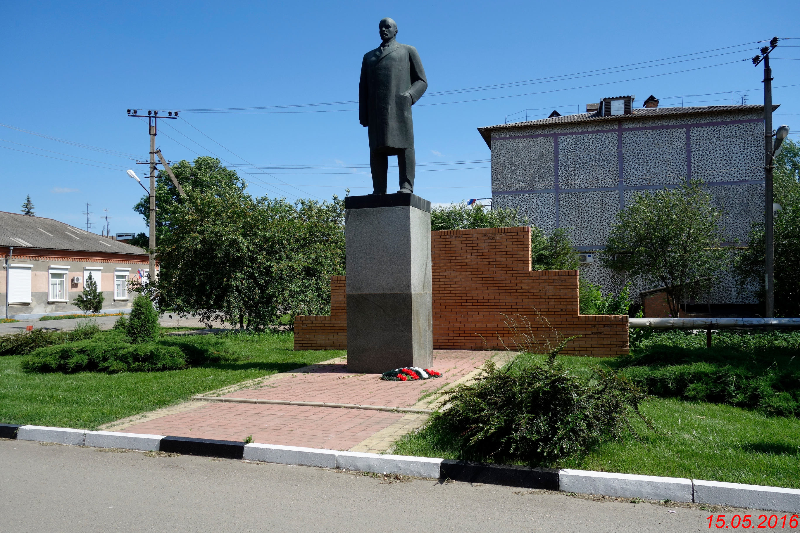 Полтавка. Памятник Ленину в Полтаве. Памятники Полтавки Омской. Памятник Ленину в с Старая Полтавка Волгоградской. Карловка. Полтавская область памятник Ленину.