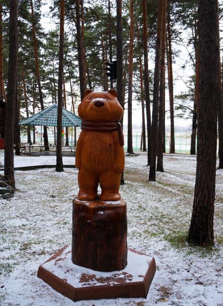 Статуя мишки. Статуя медведь Новосибирск. Березовский медведь статуя. Статуя медведя Сысерть. Статуя медведя Яровое.