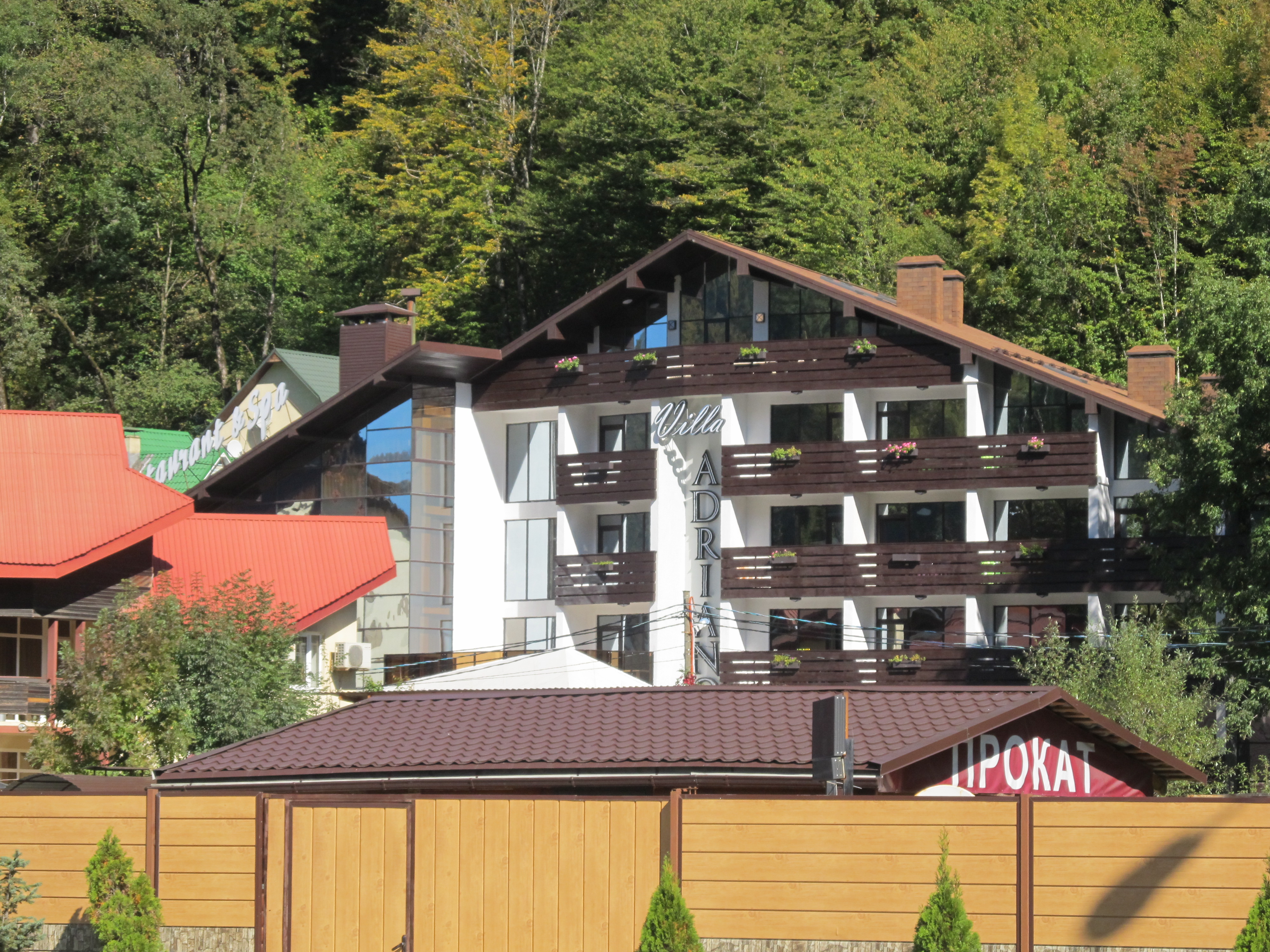 Вилла адриано красная поляна. Villa Adriano красная Поляна. Эсто-садок Адриано.