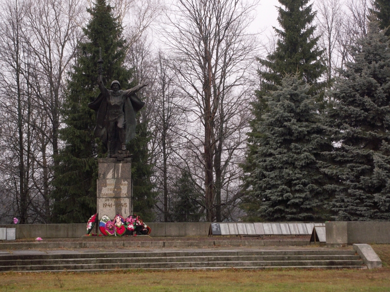 Г холм. Город холм Новгородской области. Город холм мемориал. Г холм Новгородской области площадь Победы. Памятник в Холме Новгородской области.