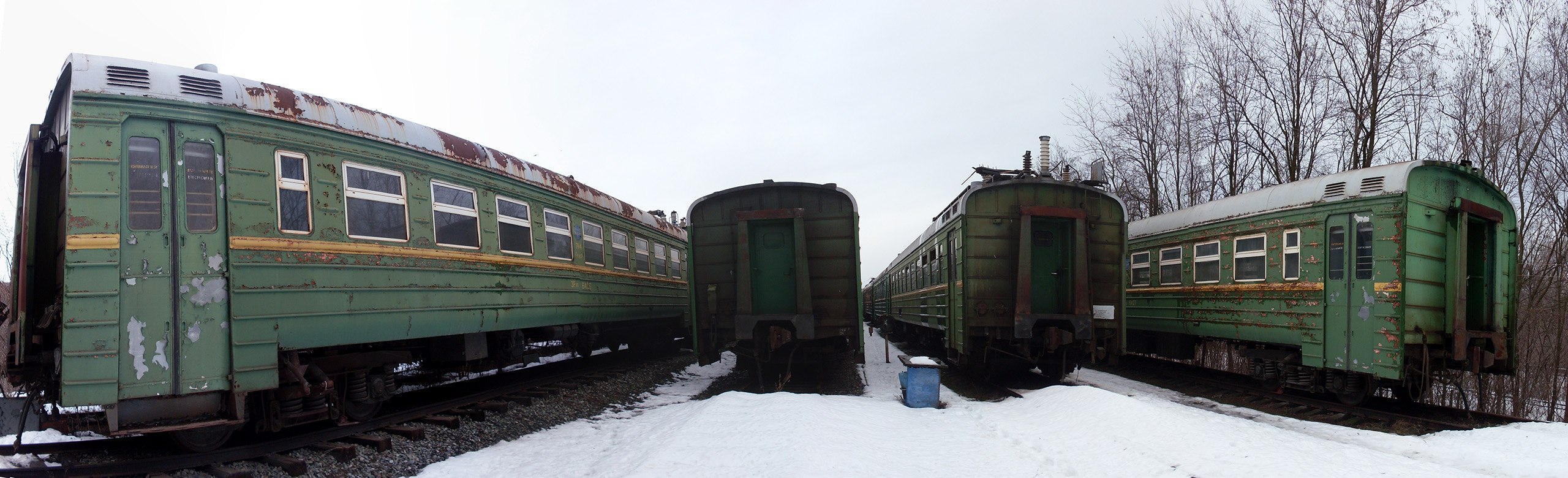 База поезда. Кладбище поездов Ростов Западный. База запаса вагонов Тюрлема. База запаса вагонов Ростов. Ростов Западный ЖД станция.