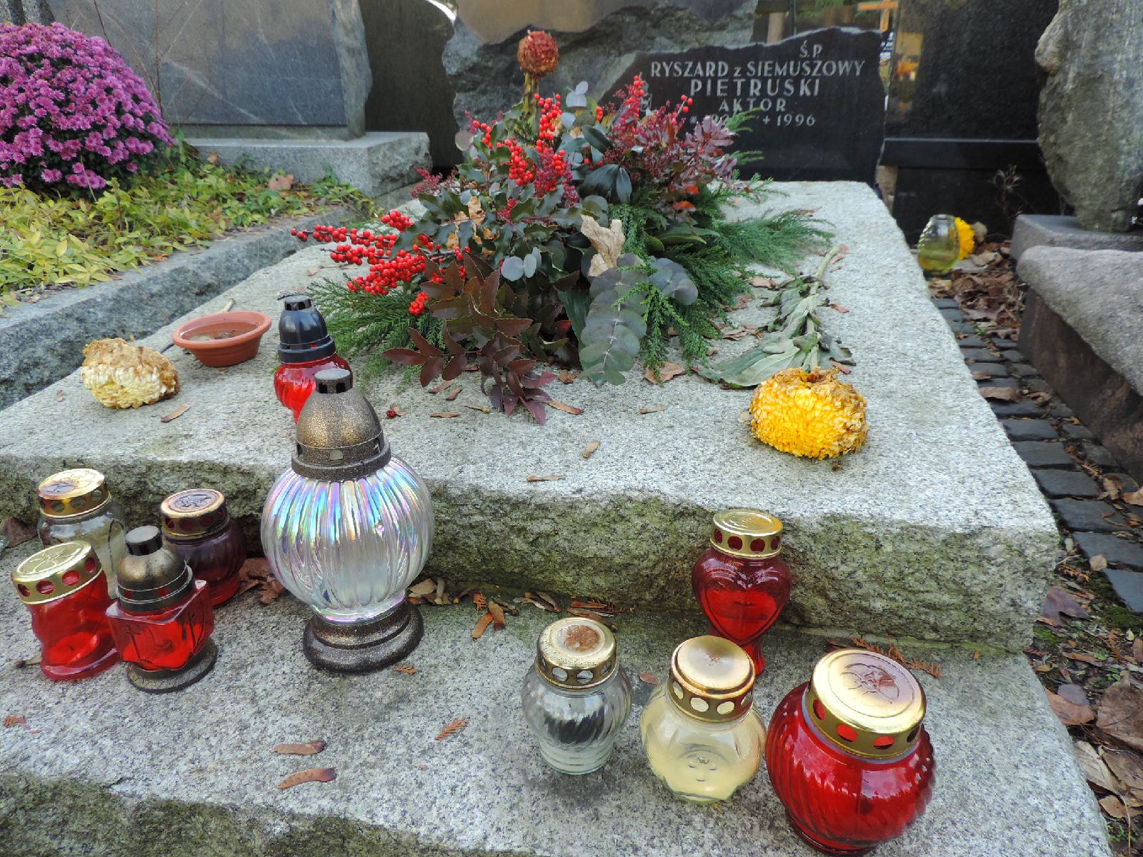 The tomb of Ryszard Pietruski - Warsaw | memorial, grave